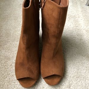 Charlotte Russe Sarah Booties Size 9 Color Chestnut